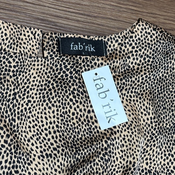 🔥🔥🔥fab'rik Brown Animal Print Tie-Front Blouse Size: Large🔥🔥🔥 - Picture 2 of 9